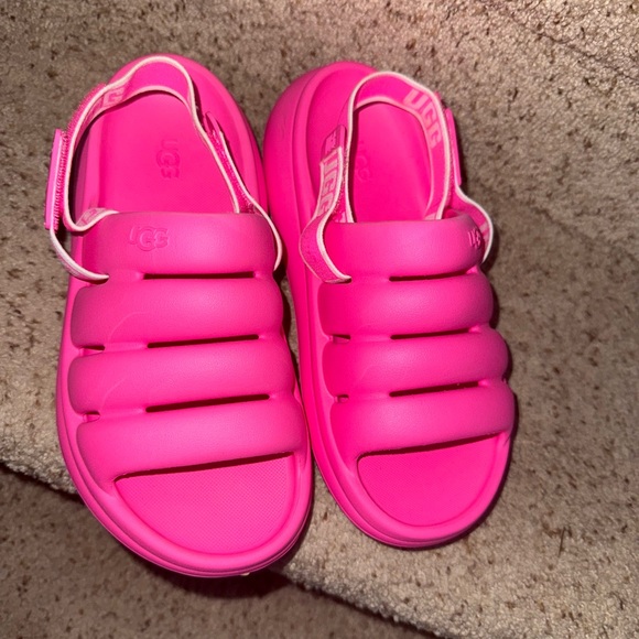 Size 7 Ugg bright pink sandals - Picture 1 of 3